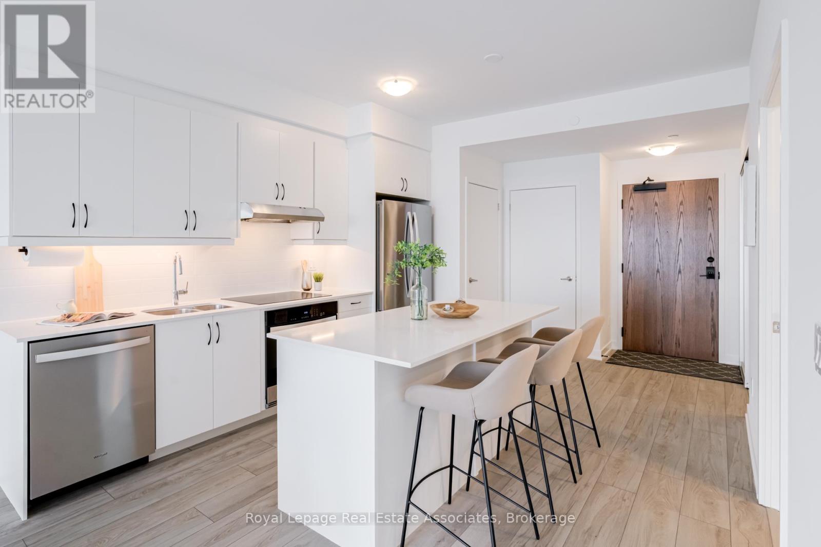 1004 - 1035 Southdown Road, Mississauga, Ontario  L5J 0A3 - Photo 7 - W12827516