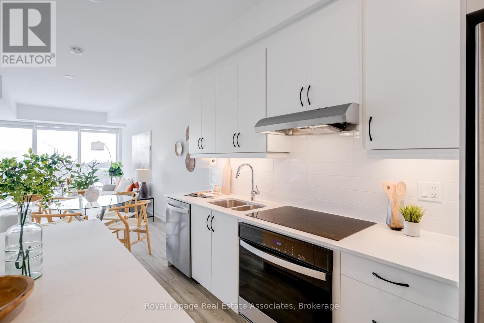 1004 - 1035 Southdown Road, Mississauga, Ontario  L5J 0A3 - Photo 8 - W12827516