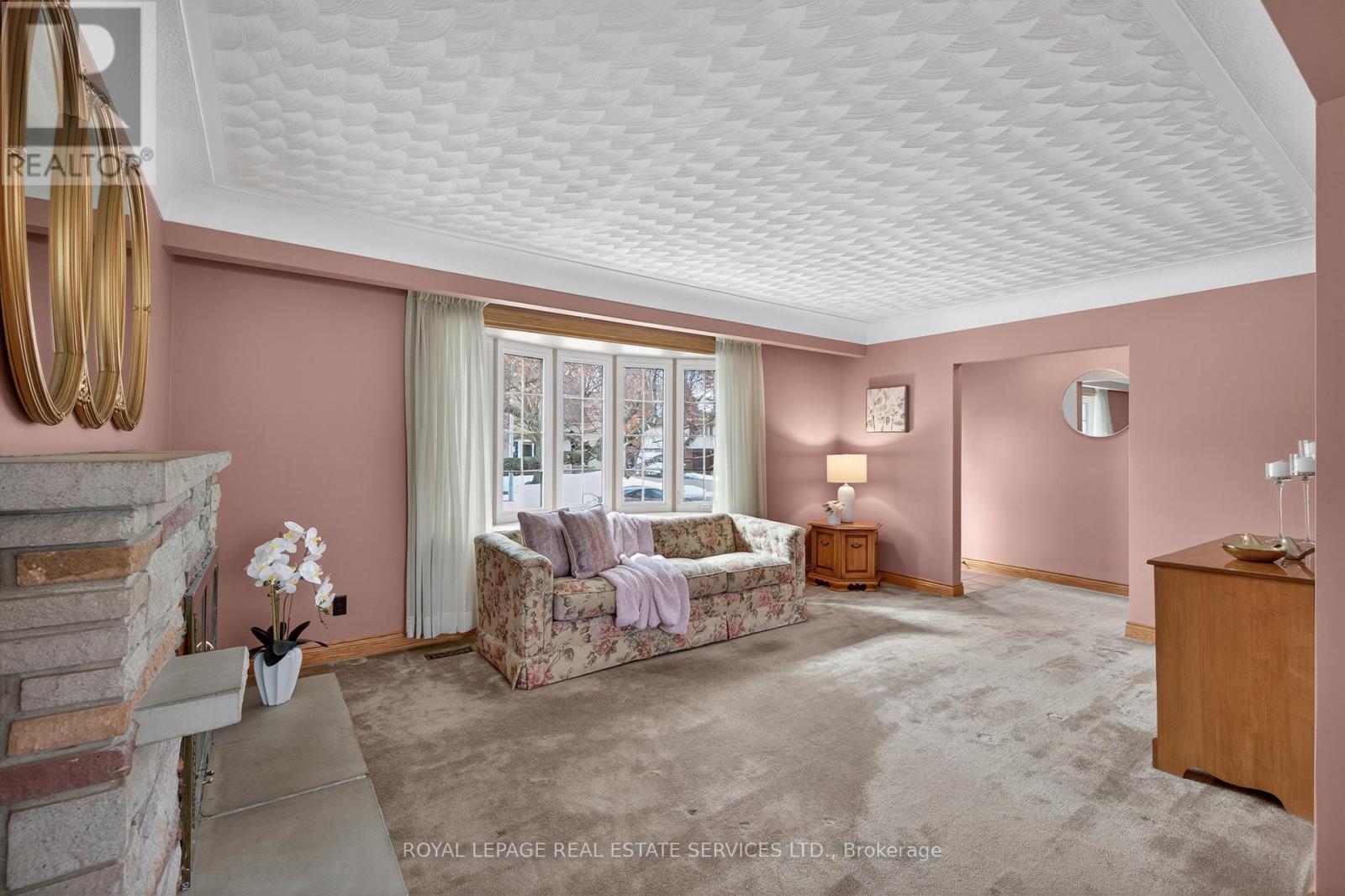 327 Strathcona Drive, Burlington, Ontario  L7L 2E2 - Photo 12 - W12827526