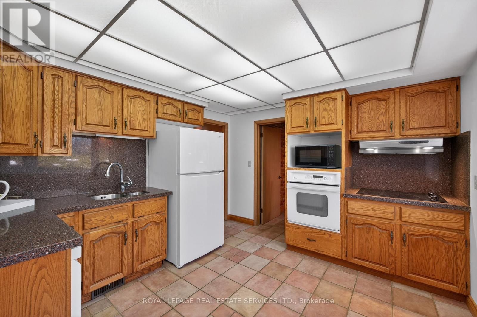 327 Strathcona Drive, Burlington, Ontario  L7L 2E2 - Photo 16 - W12827526