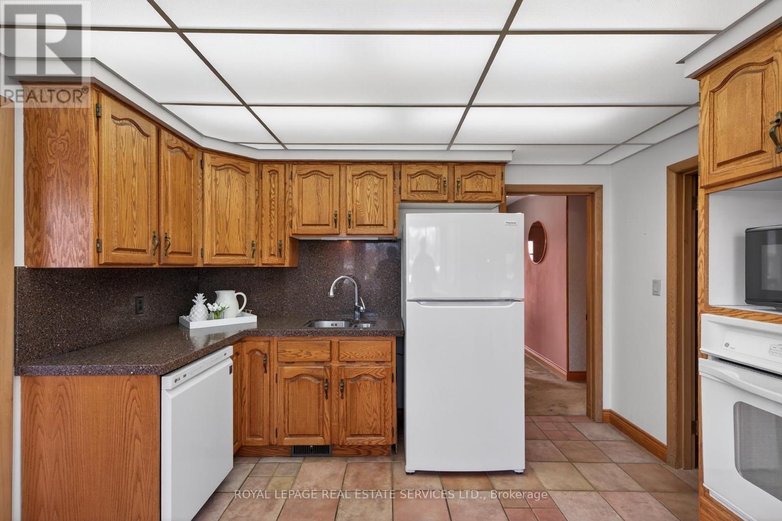 327 Strathcona Drive, Burlington, Ontario  L7L 2E2 - Photo 17 - W12827526