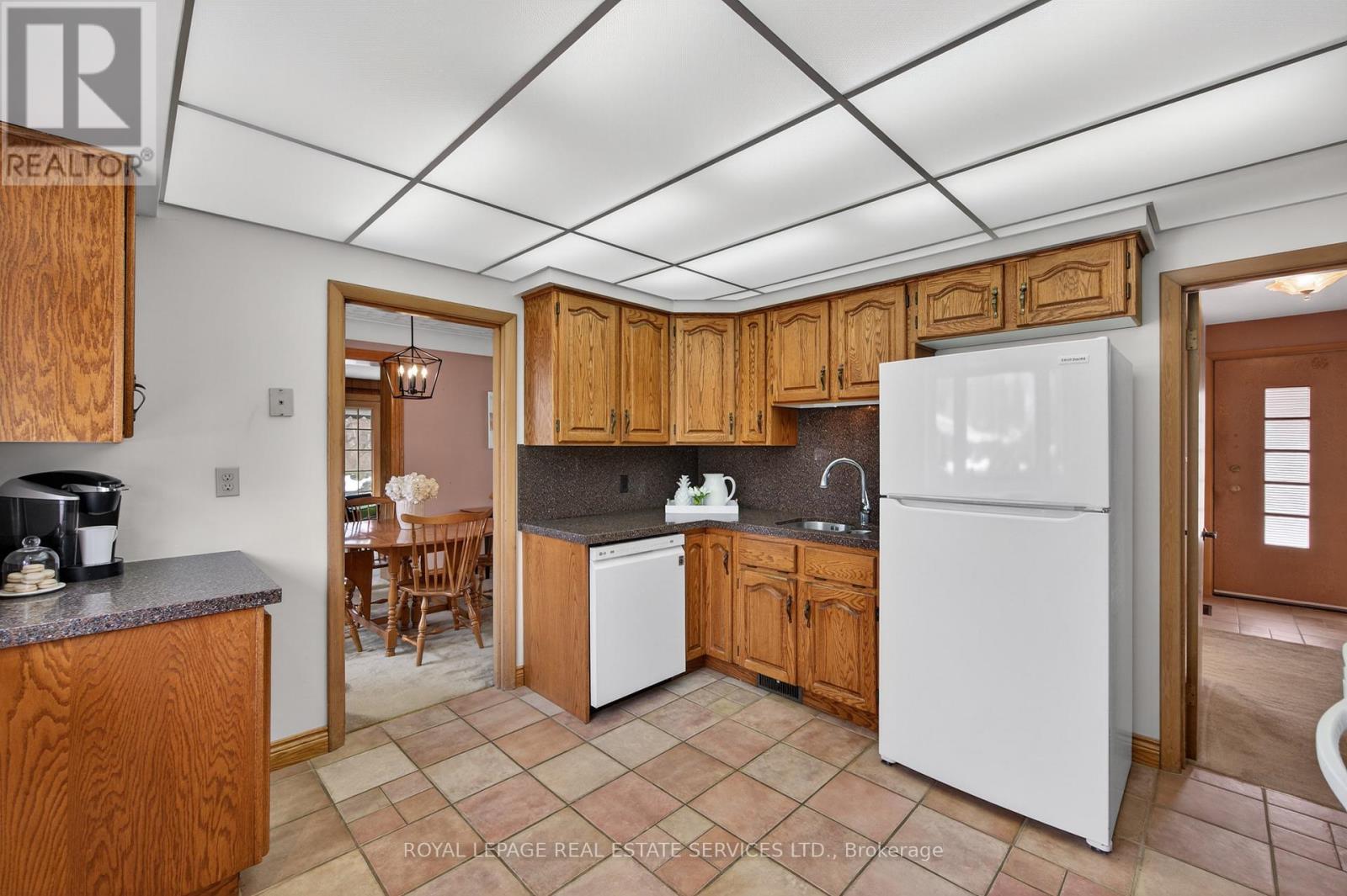 327 Strathcona Drive, Burlington, Ontario  L7L 2E2 - Photo 18 - W12827526