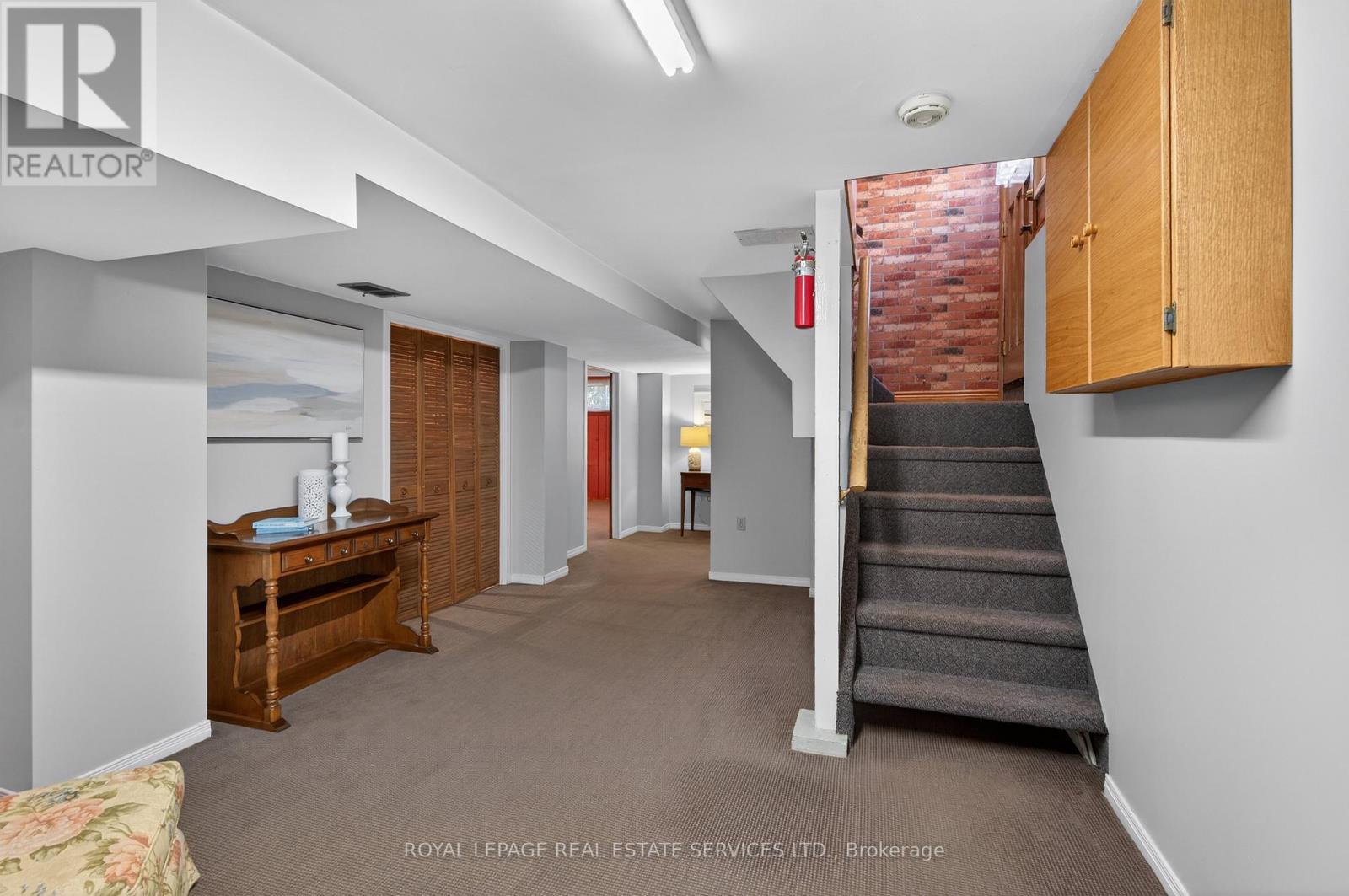 327 Strathcona Drive, Burlington, Ontario  L7L 2E2 - Photo 37 - W12827526