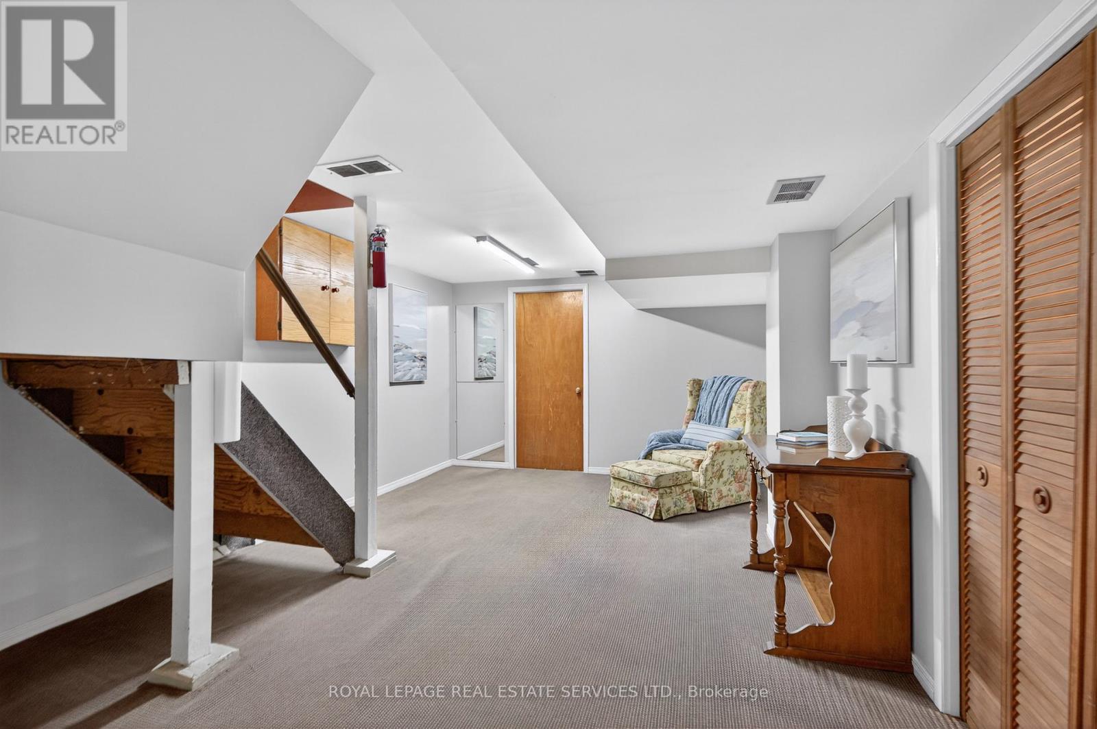 327 Strathcona Drive, Burlington, Ontario  L7L 2E2 - Photo 38 - W12827526