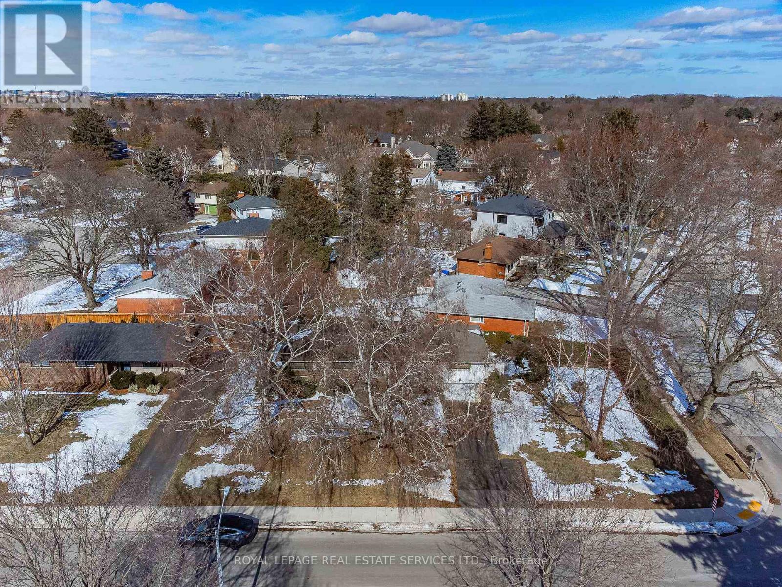 327 Strathcona Drive, Burlington, Ontario  L7L 2E2 - Photo 42 - W12827526