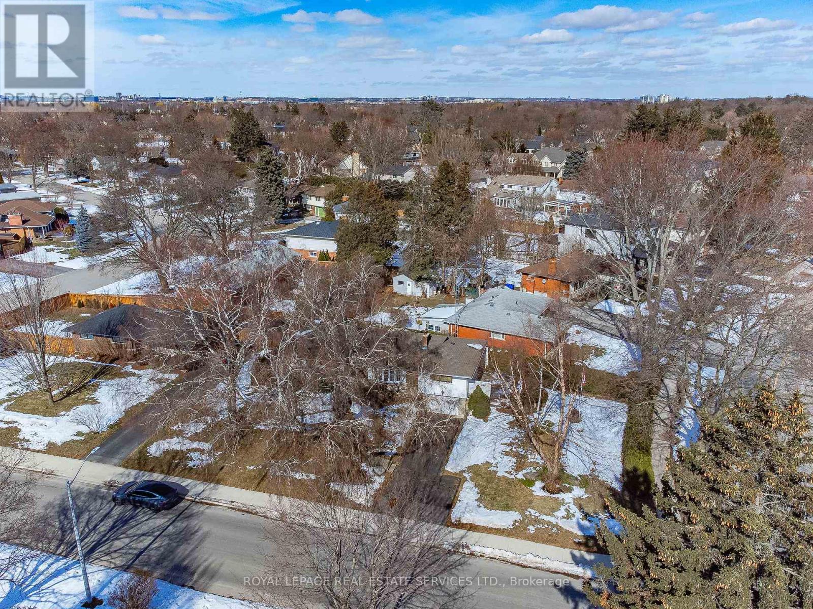 327 Strathcona Drive, Burlington, Ontario  L7L 2E2 - Photo 43 - W12827526