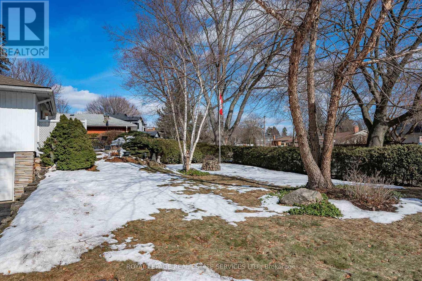 327 Strathcona Drive, Burlington, Ontario  L7L 2E2 - Photo 46 - W12827526