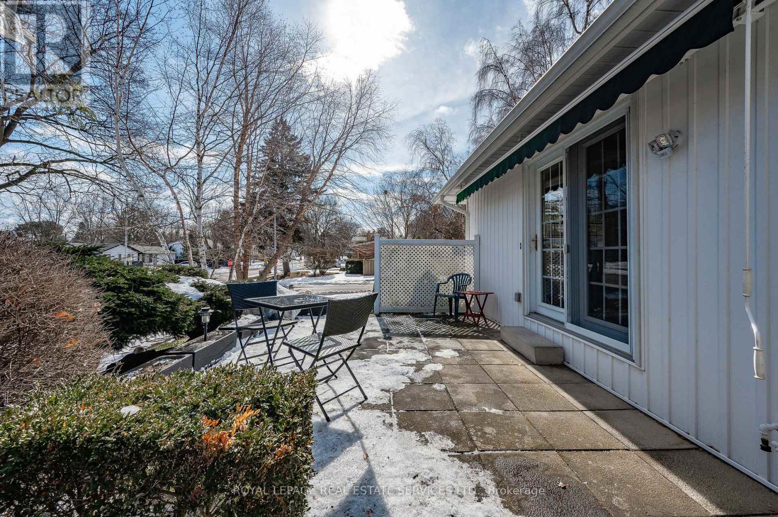 327 Strathcona Drive, Burlington, Ontario  L7L 2E2 - Photo 50 - W12827526