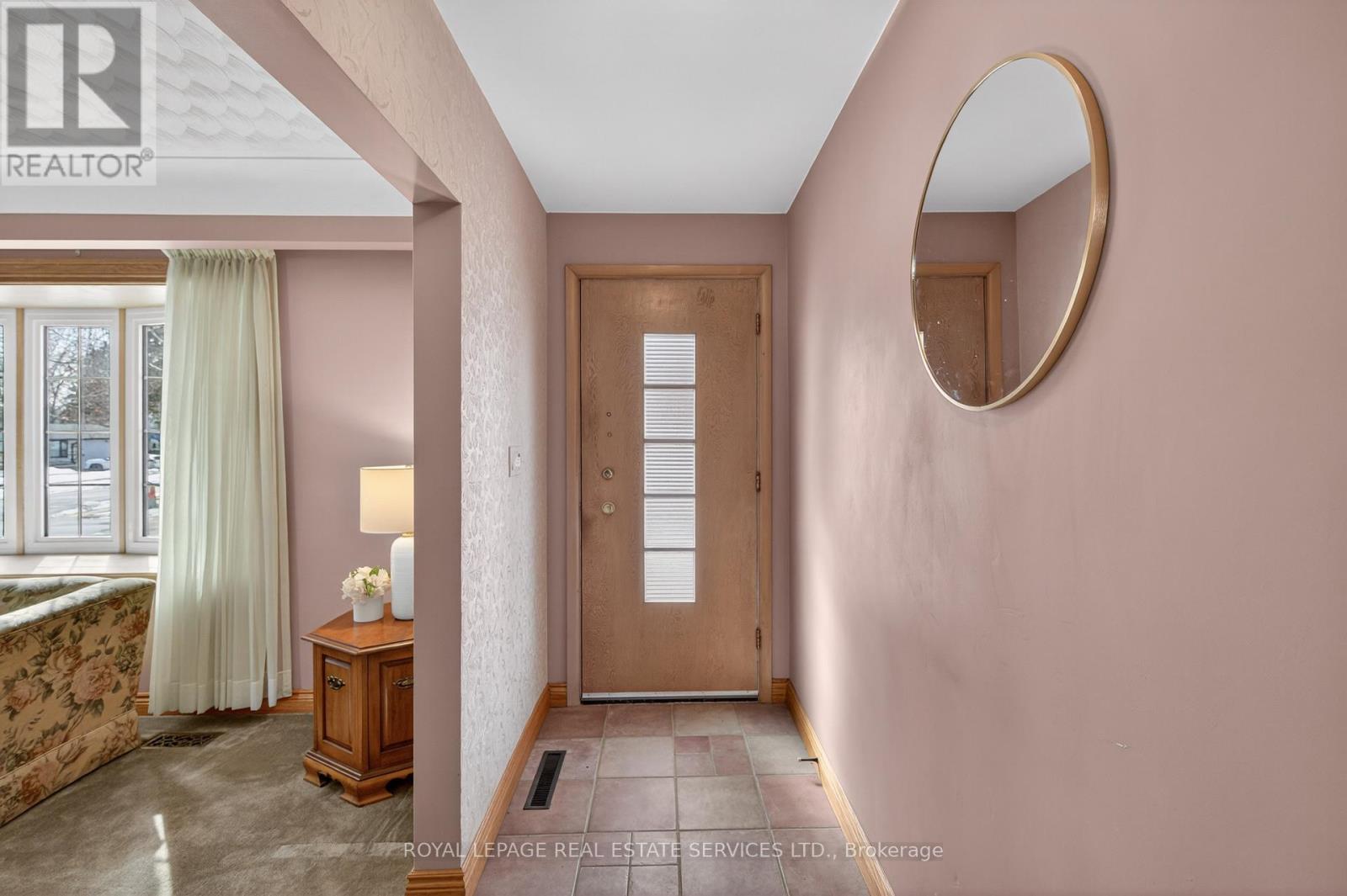 327 Strathcona Drive, Burlington, Ontario  L7L 2E2 - Photo 7 - W12827526