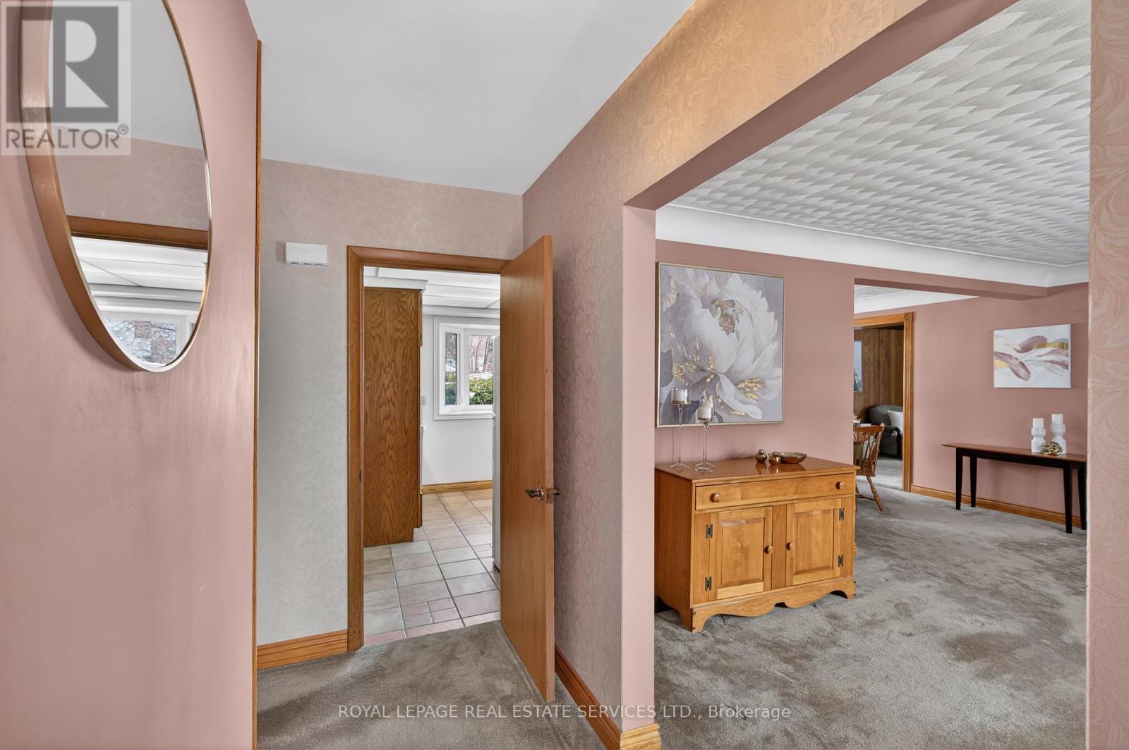 327 Strathcona Drive, Burlington, Ontario  L7L 2E2 - Photo 8 - W12827526