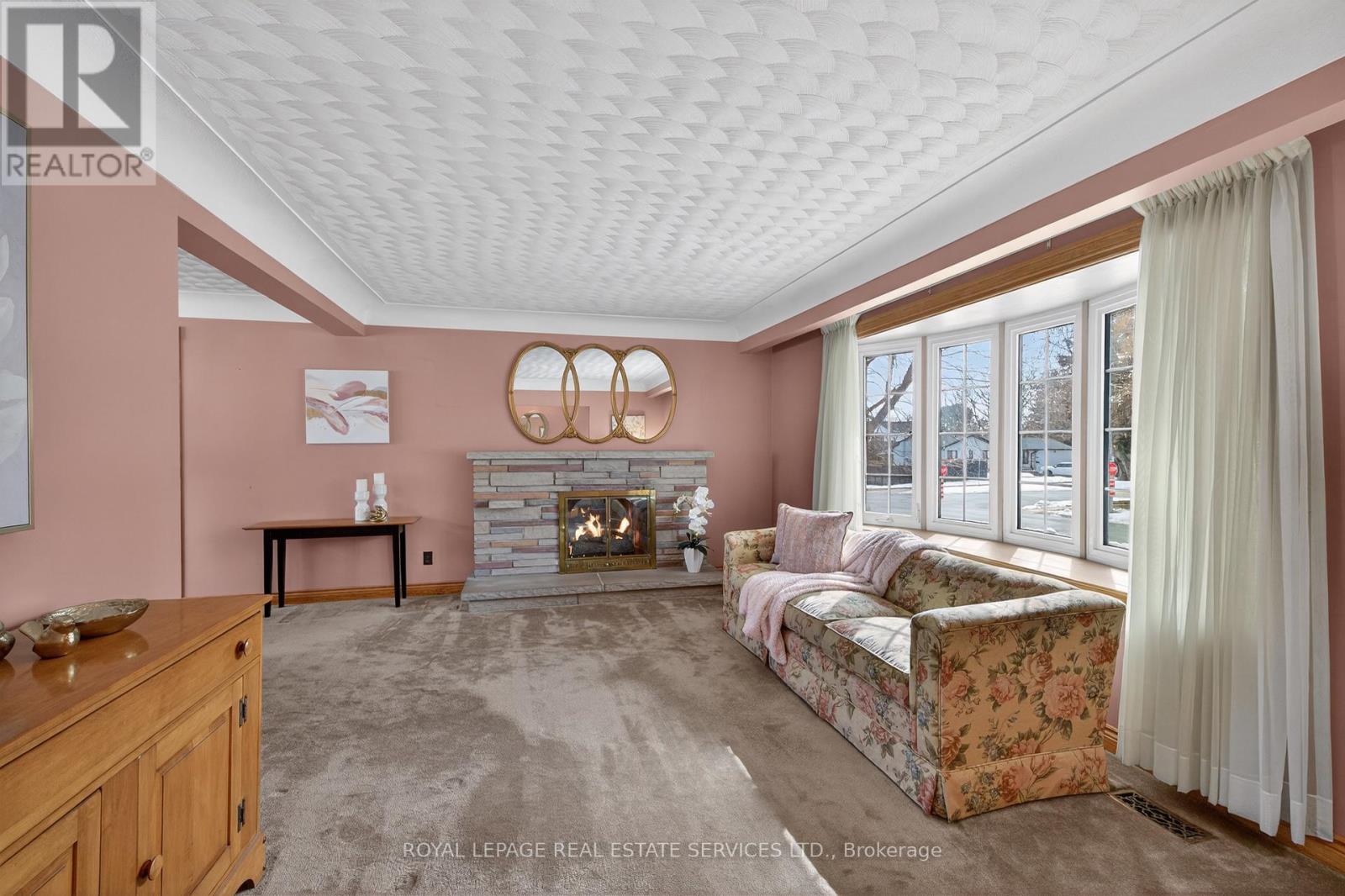 327 Strathcona Drive, Burlington, Ontario  L7L 2E2 - Photo 9 - W12827526