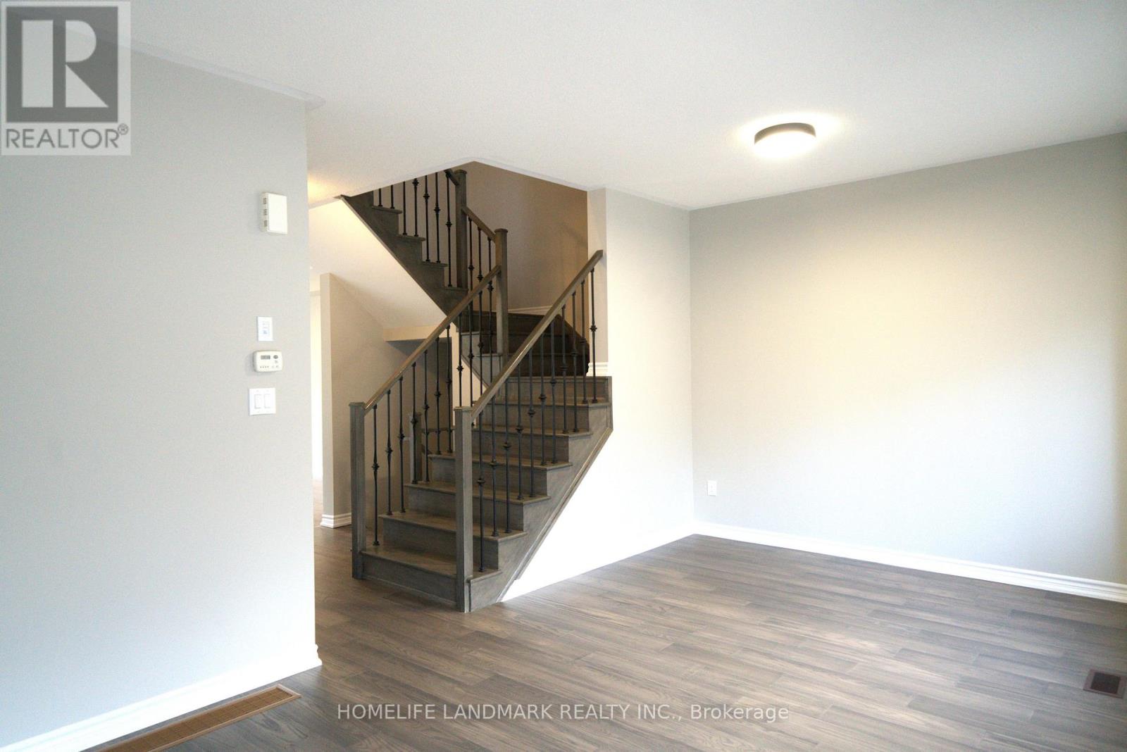 Unit 7 - 2485 Badger Crescent, Oakville, Ontario  L6M 5L9 - Photo 10 - W12827554