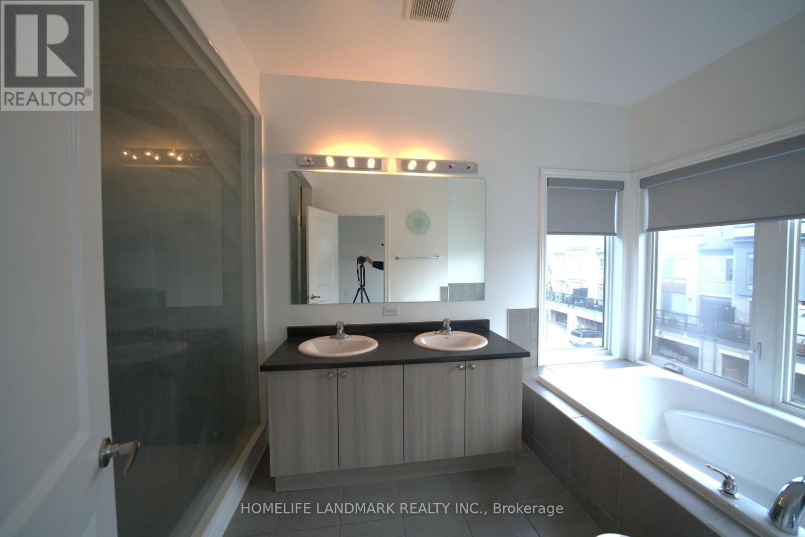 Unit 7 - 2485 Badger Crescent, Oakville, Ontario  L6M 5L9 - Photo 12 - W12827554