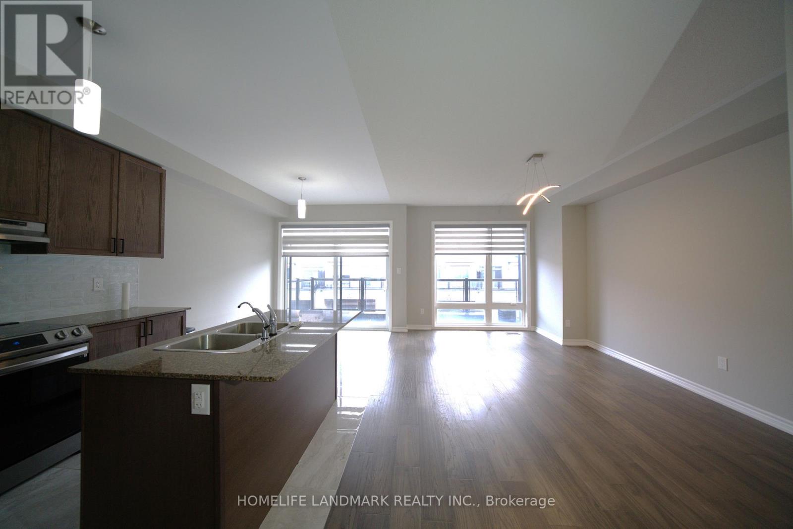 Unit 7 - 2485 Badger Crescent, Oakville, Ontario  L6M 5L9 - Photo 5 - W12827554