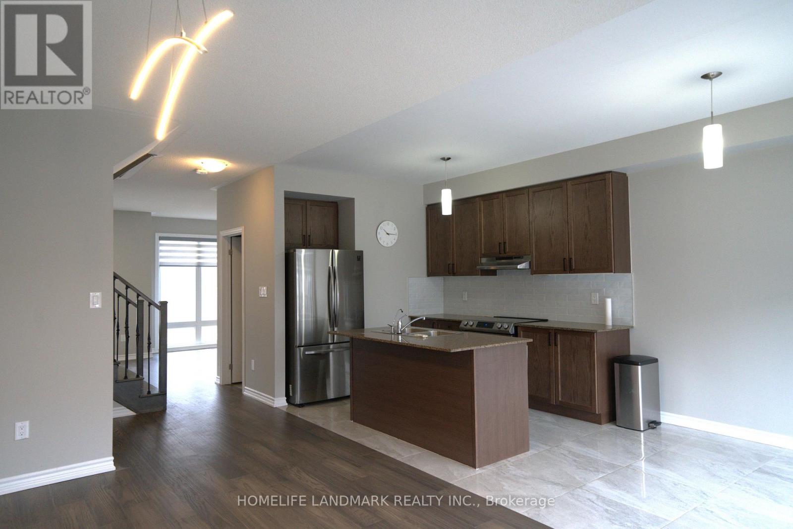 Unit 7 - 2485 Badger Crescent, Oakville, Ontario  L6M 5L9 - Photo 7 - W12827554