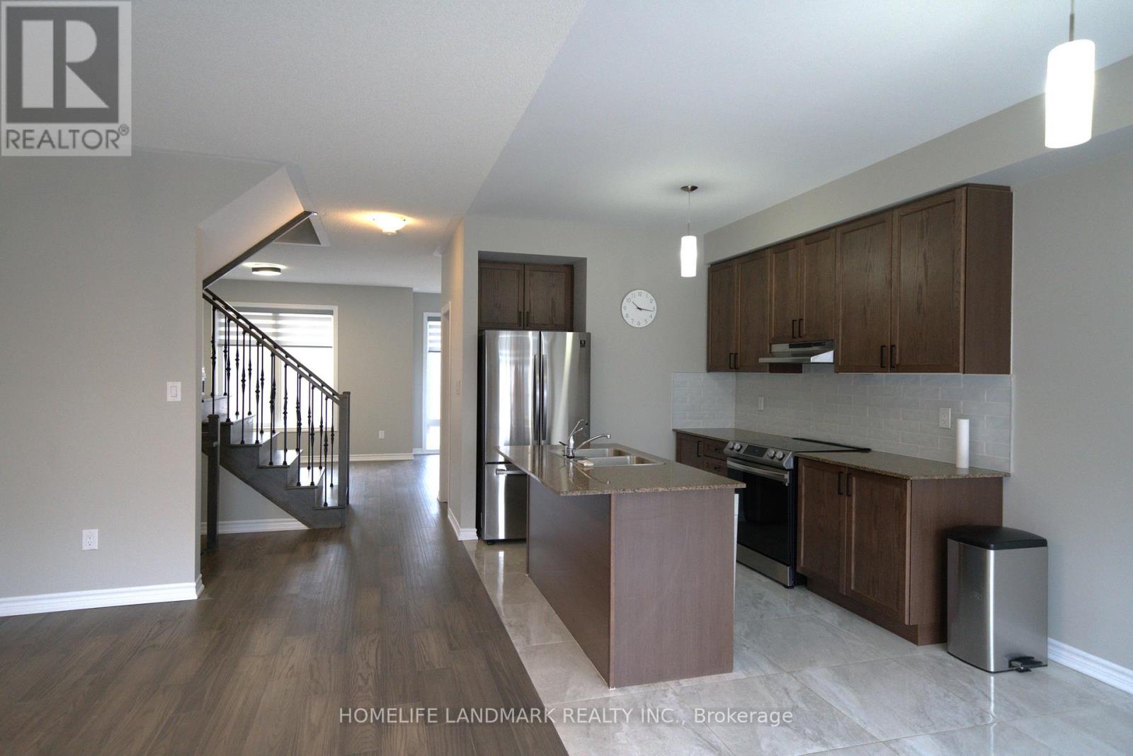 Unit 7 - 2485 Badger Crescent, Oakville, Ontario  L6M 5L9 - Photo 8 - W12827554