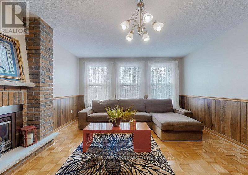 129 Chalfield Lane, Mississauga, Ontario  L6Z 1K8 - Photo 10 - W12827576