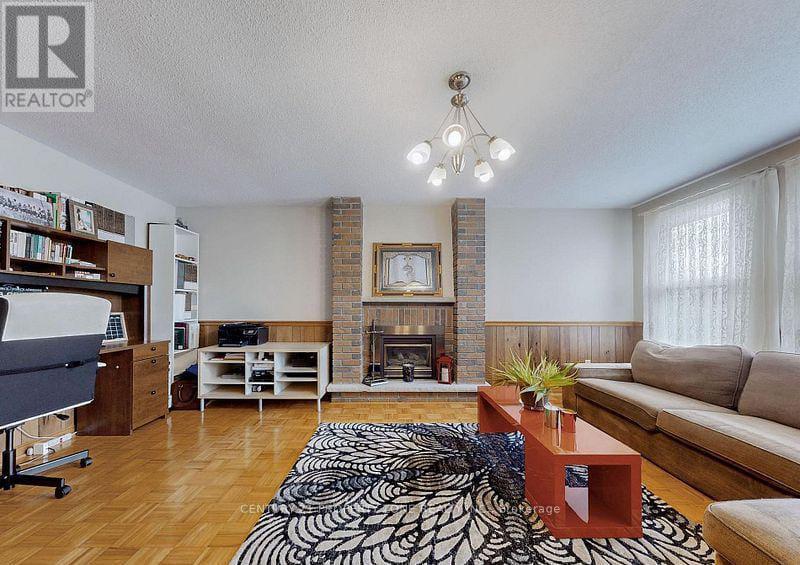 129 Chalfield Lane, Mississauga, Ontario  L6Z 1K8 - Photo 11 - W12827576