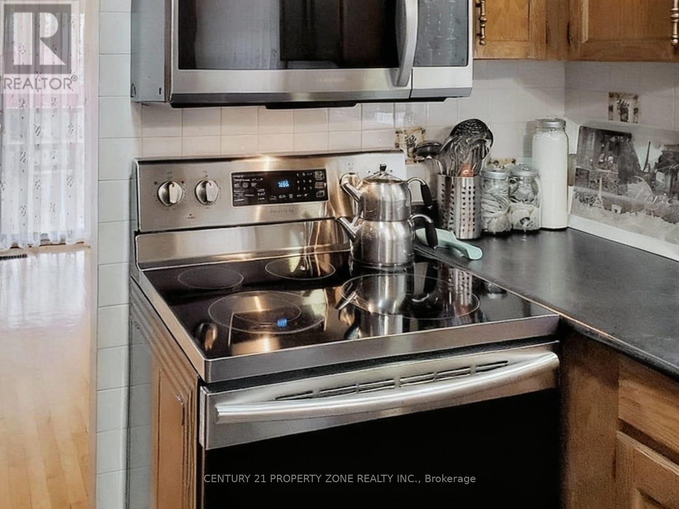 129 Chalfield Lane, Mississauga, Ontario  L6Z 1K8 - Photo 5 - W12827576