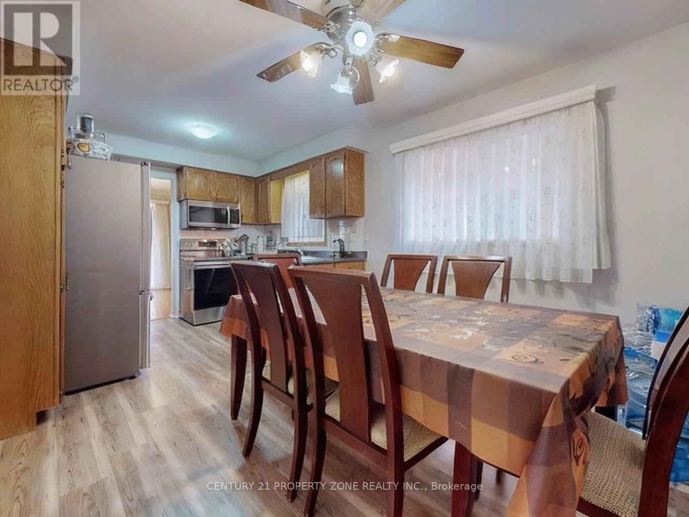 129 Chalfield Lane, Mississauga, Ontario  L6Z 1K8 - Photo 7 - W12827576