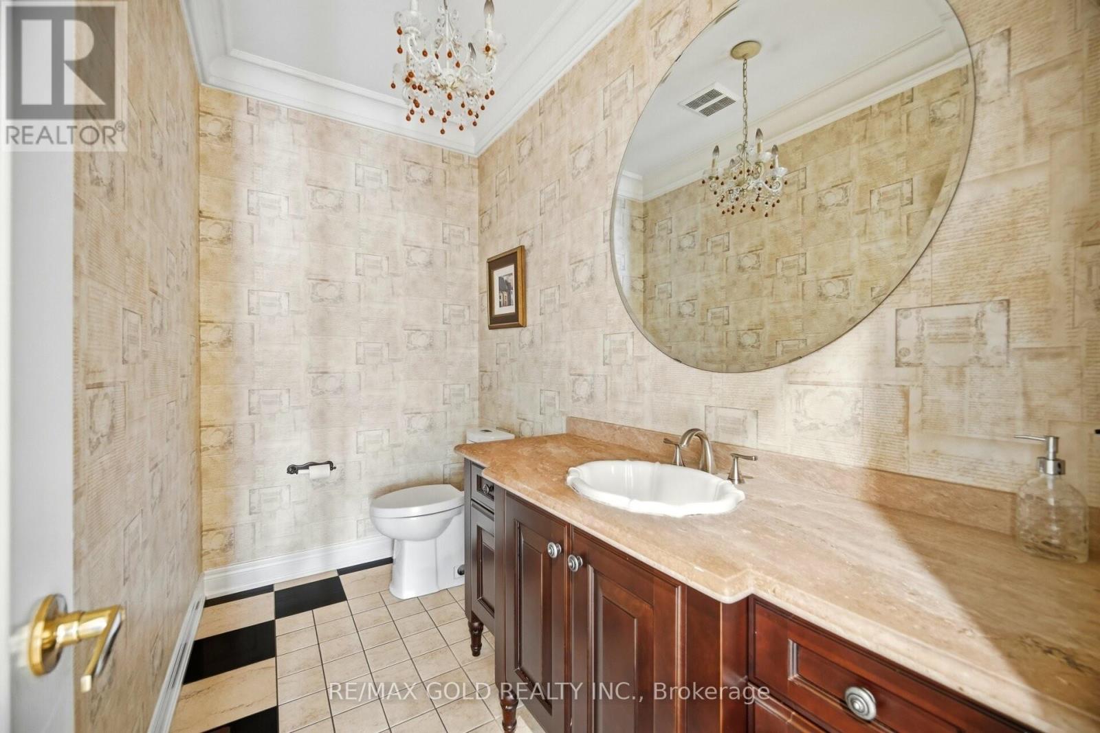 3 Valleycreek Drive, Brampton, Ontario  L6P 2C2 - Photo 11 - W12827580