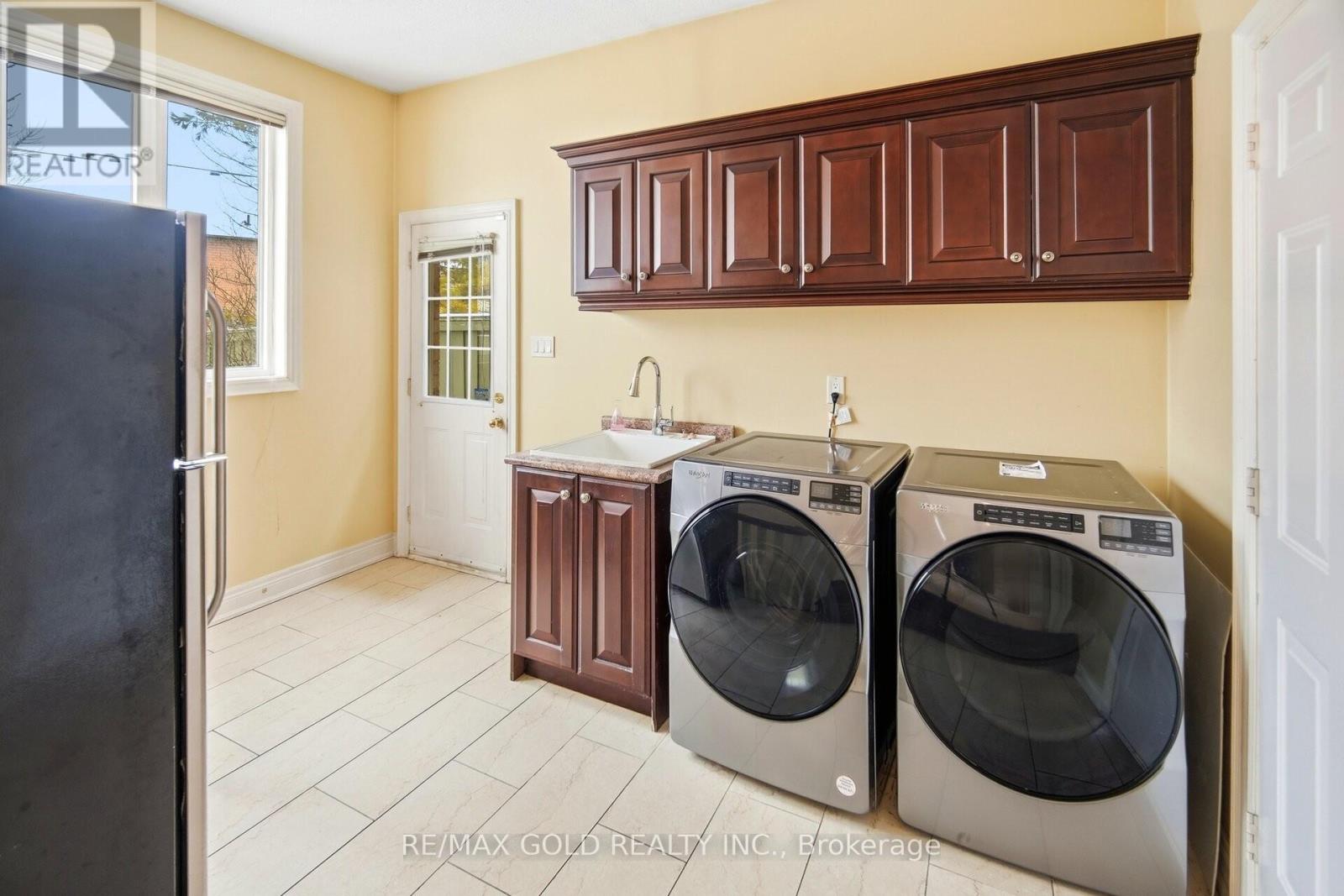 3 Valleycreek Drive, Brampton, Ontario  L6P 2C2 - Photo 12 - W12827580