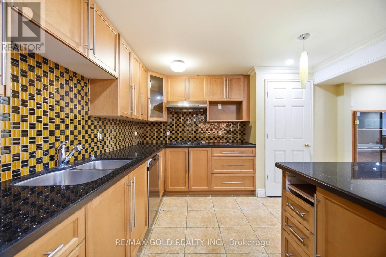 3 Valleycreek Drive, Brampton, Ontario  L6P 2C2 - Photo 26 - W12827580