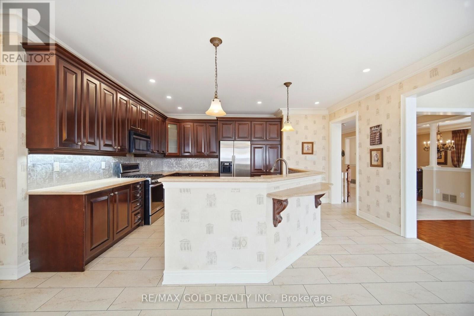 3 Valleycreek Drive, Brampton, Ontario  L6P 2C2 - Photo 9 - W12827580