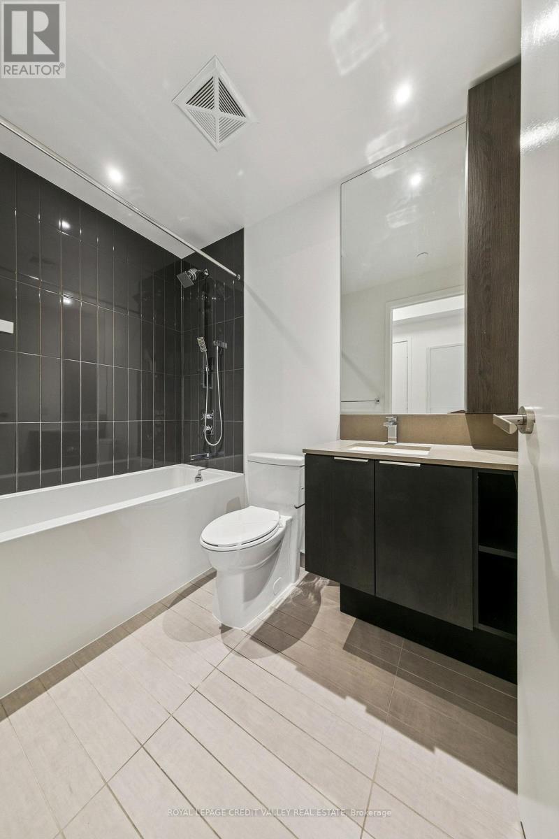 1413 - 3900 Confederation Parkway, Mississauga, Ontario L5B 0M3 - Photo 10 - W12827614