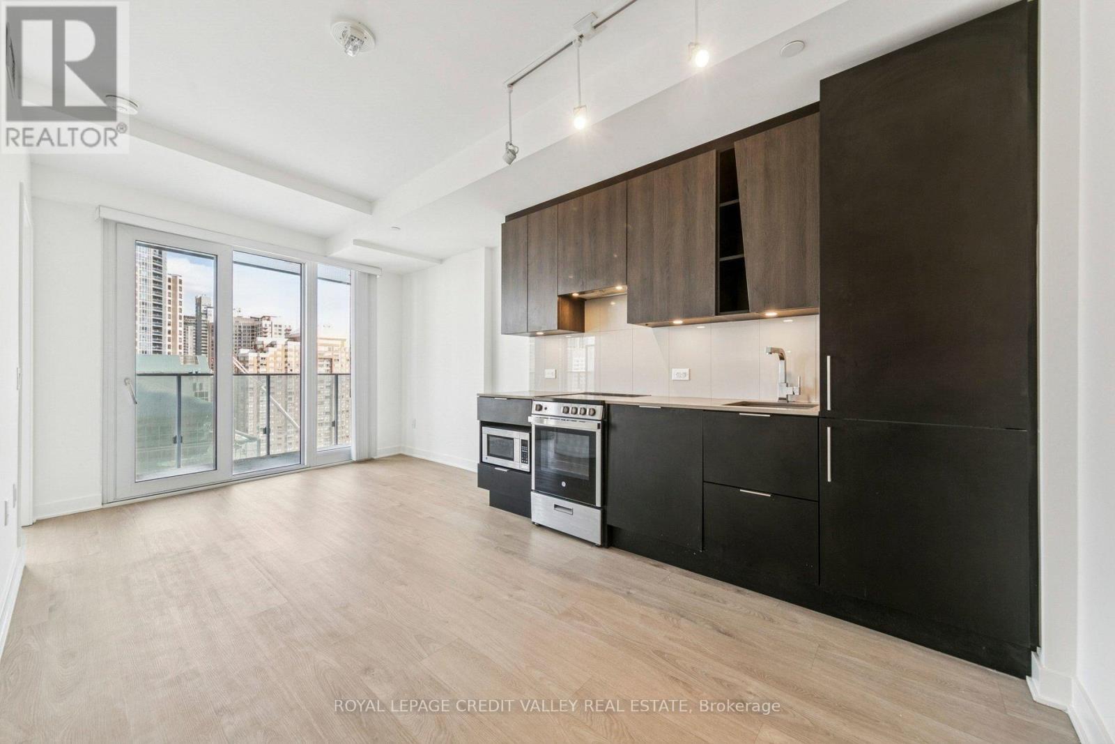 1413 - 3900 Confederation Parkway, Mississauga, Ontario L5B 0M3 - Photo 11 - W12827614