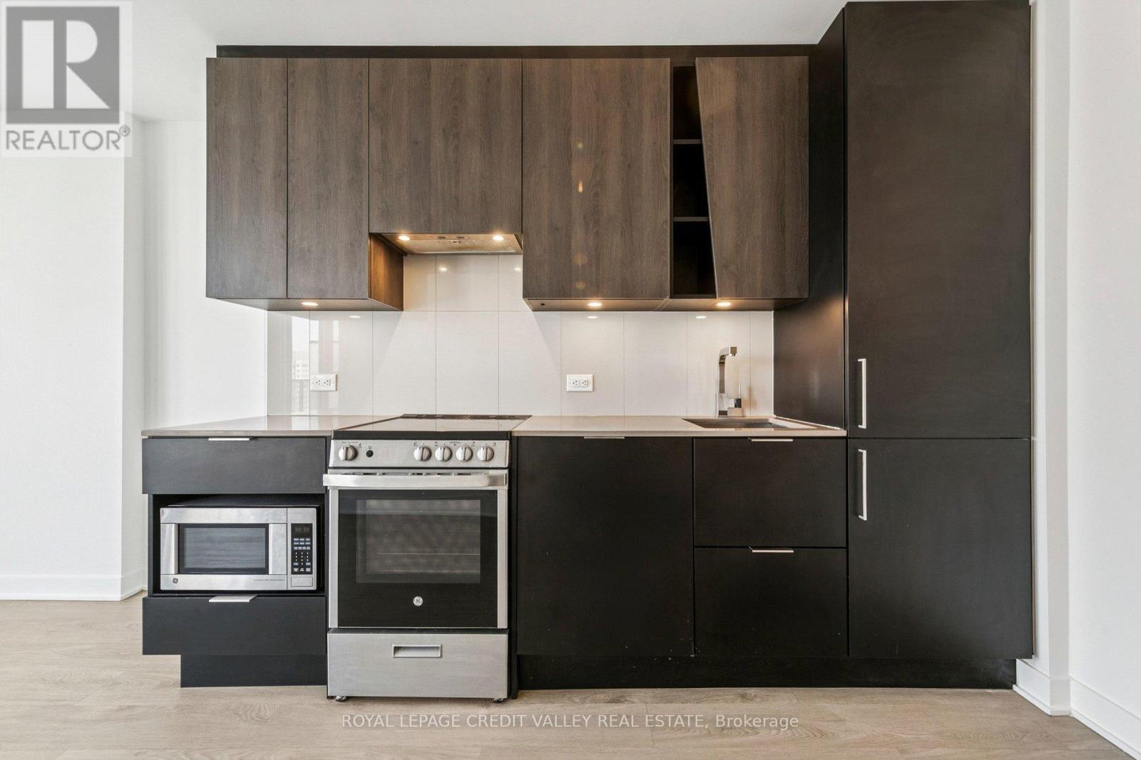 1413 - 3900 Confederation Parkway, Mississauga, Ontario L5B 0M3 - Photo 12 - W12827614