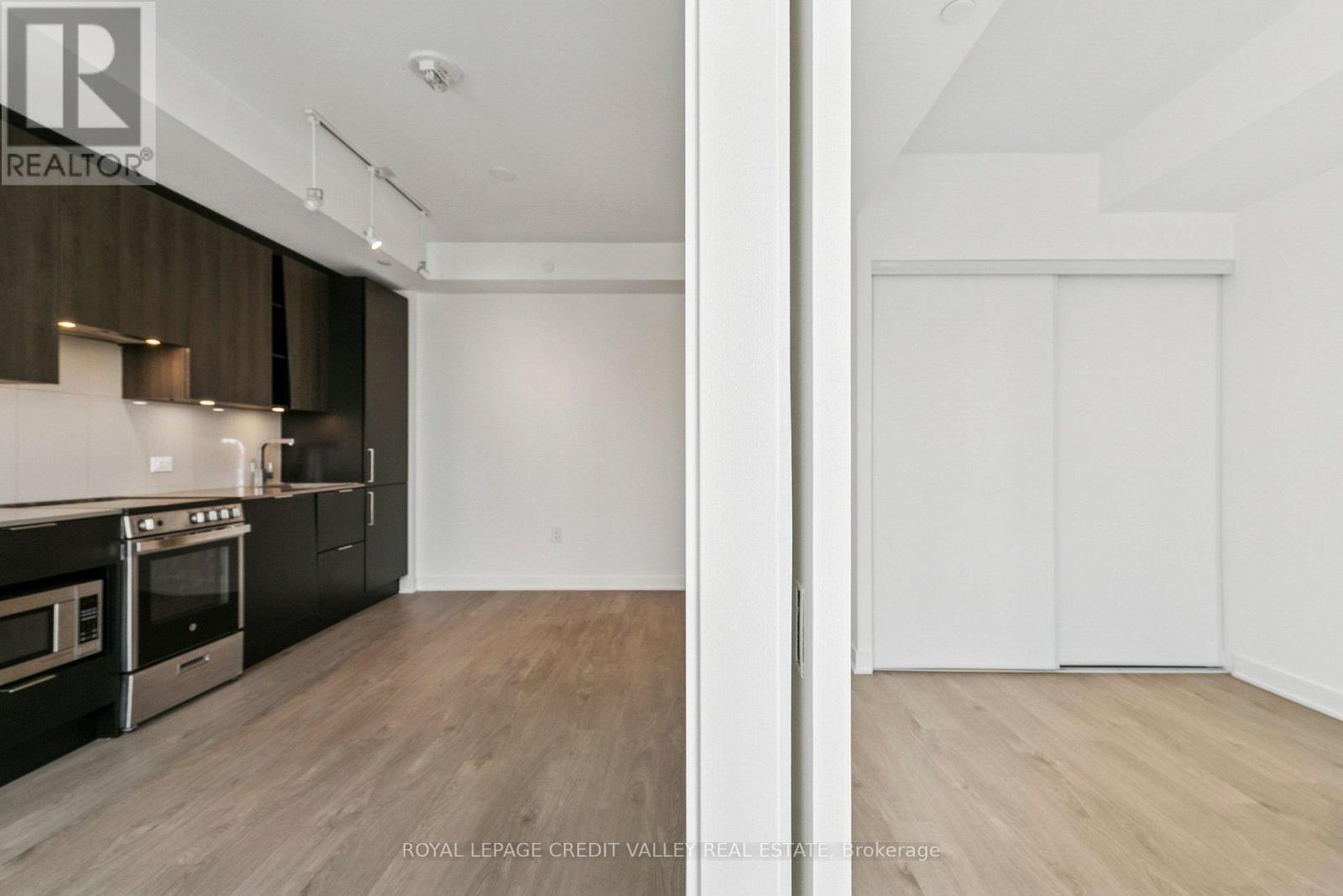 1413 - 3900 Confederation Parkway, Mississauga, Ontario L5B 0M3 - Photo 18 - W12827614