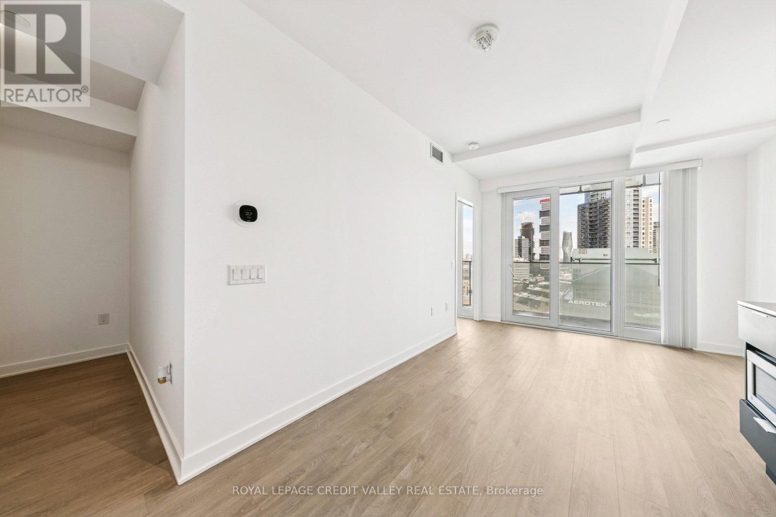 1413 - 3900 Confederation Parkway, Mississauga, Ontario L5B 0M3 - Photo 19 - W12827614