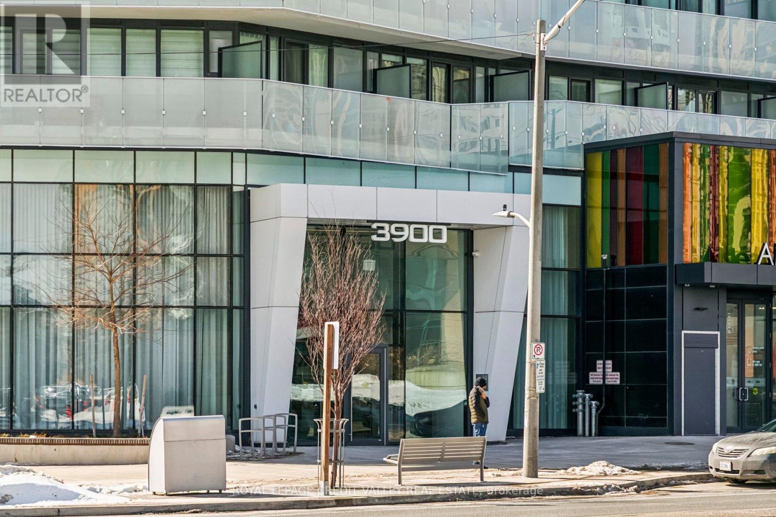 1413 - 3900 Confederation Parkway, Mississauga, Ontario L5B 0M3 - Photo 2 - W12827614