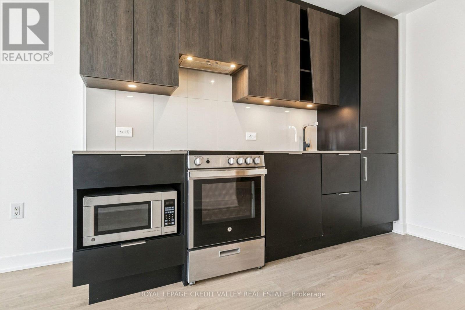 1413 - 3900 Confederation Parkway, Mississauga, Ontario L5B 0M3 - Photo 30 - W12827614