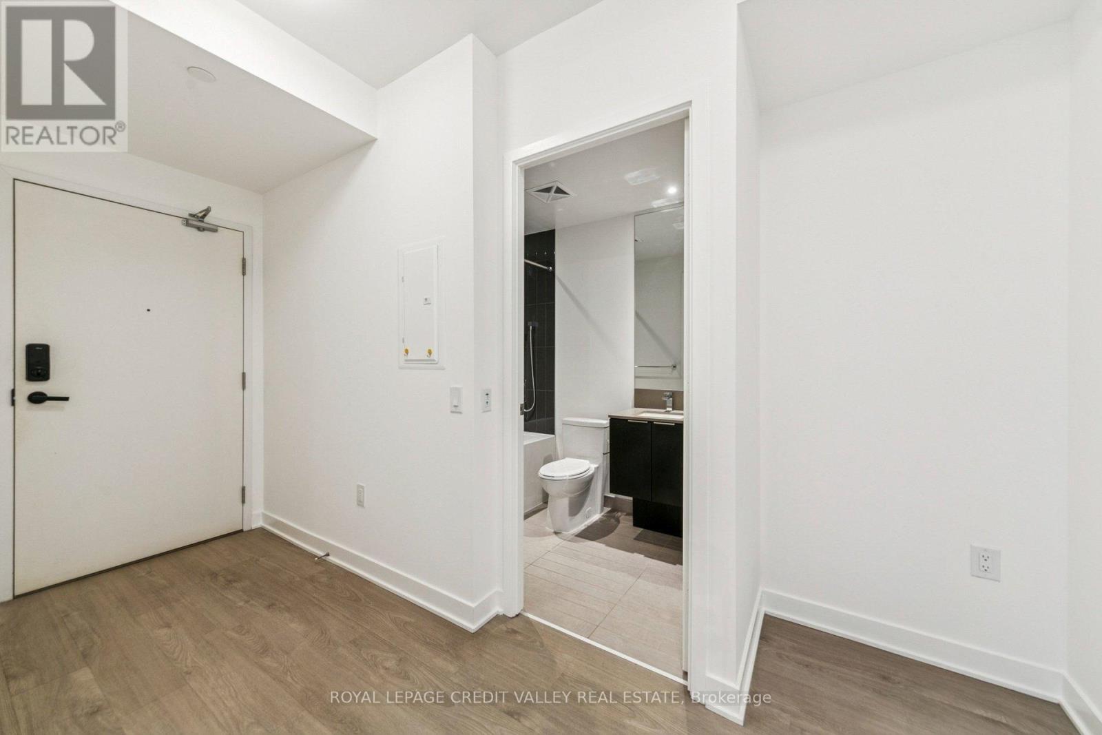 1413 - 3900 Confederation Parkway, Mississauga, Ontario L5B 0M3 - Photo 7 - W12827614