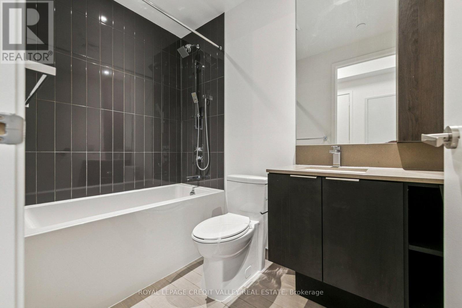 1413 - 3900 Confederation Parkway, Mississauga, Ontario L5B 0M3 - Photo 9 - W12827614