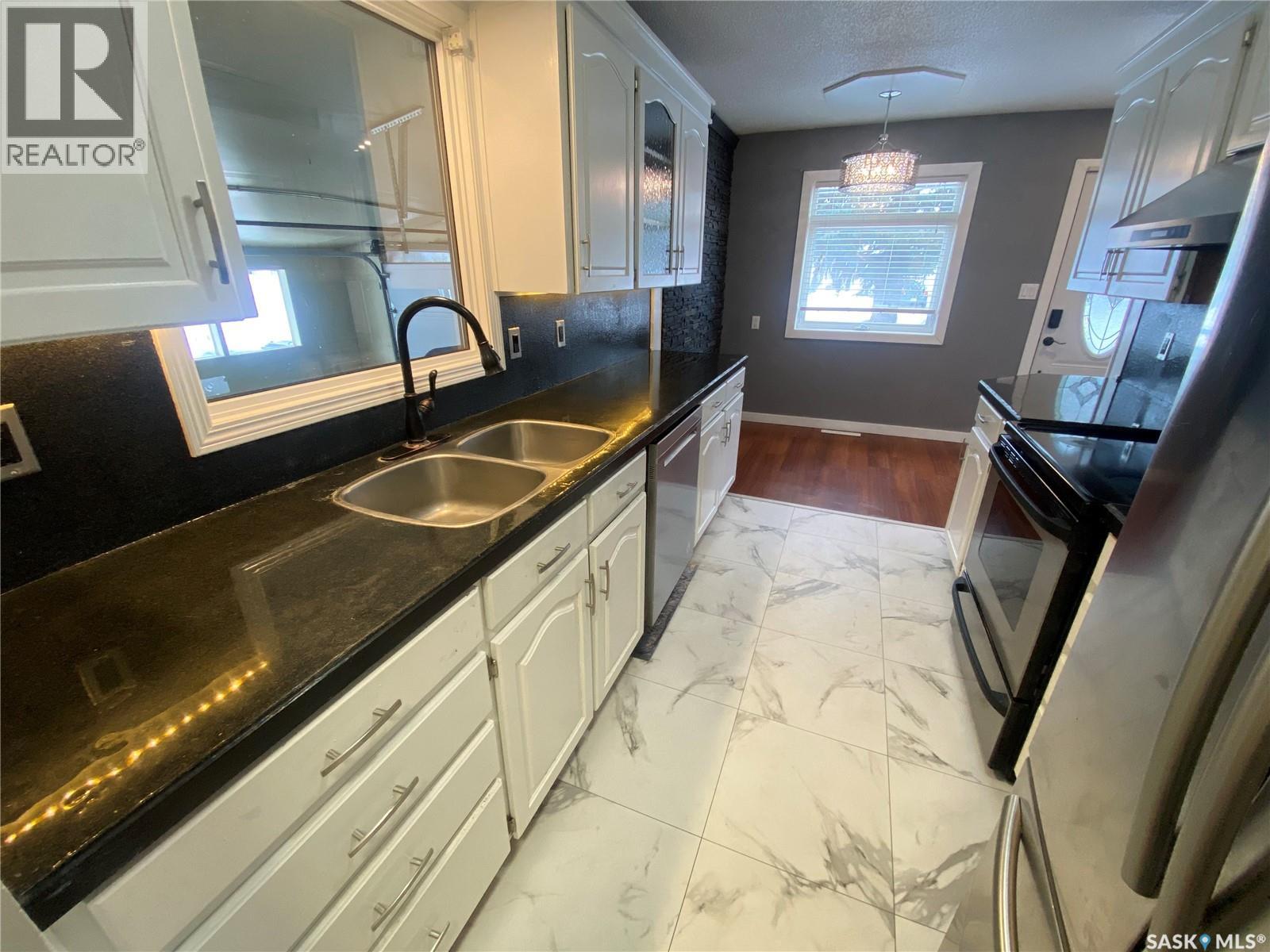 15 Redwood Drive, Yorkton, Saskatchewan  S3N 2N3 - Photo 2 - SK029004