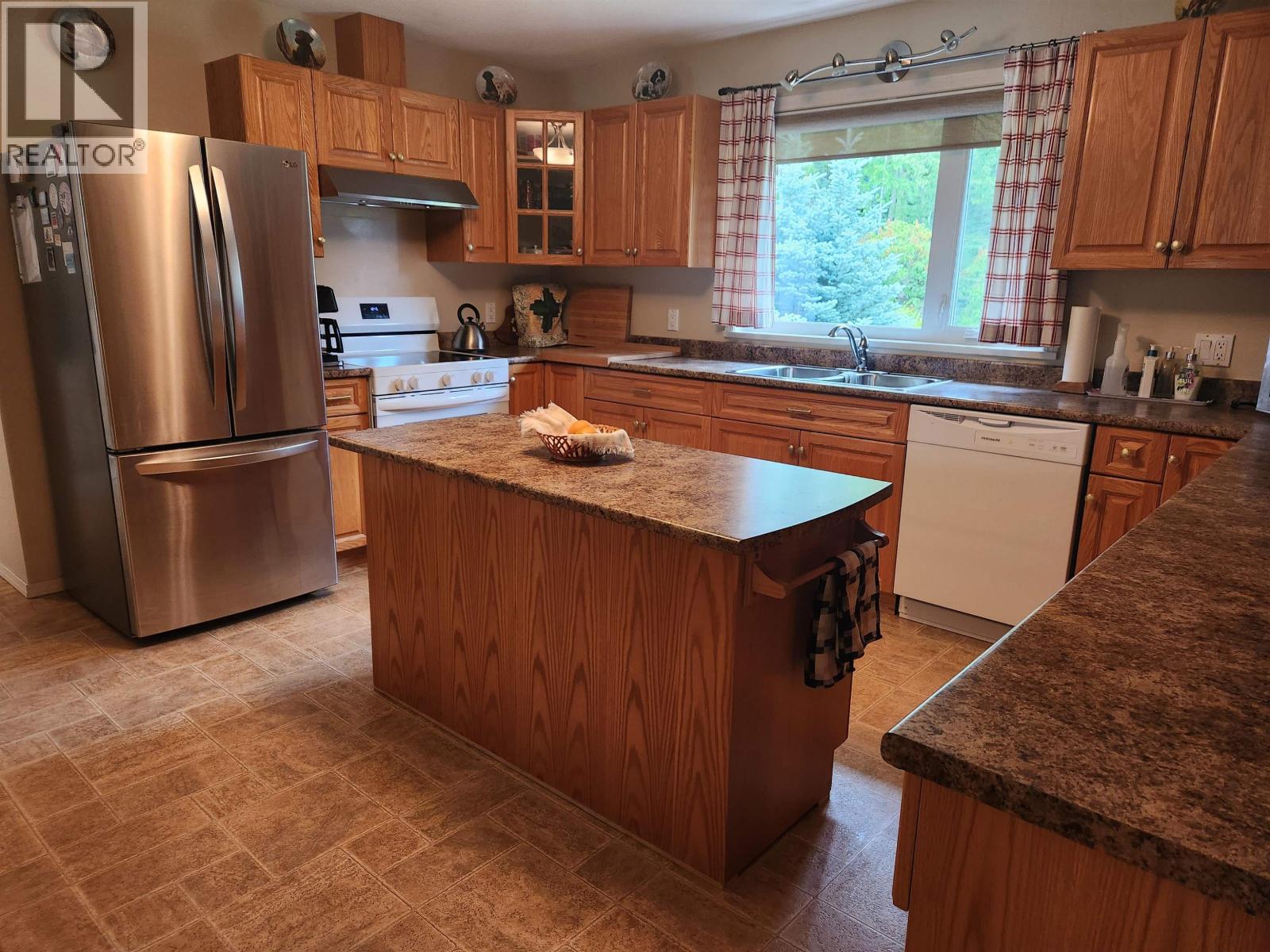 5207 Kallum Drive, 108 Mile Ranch, British Columbia  V0K 2Z0 - Photo 11 - R3093791