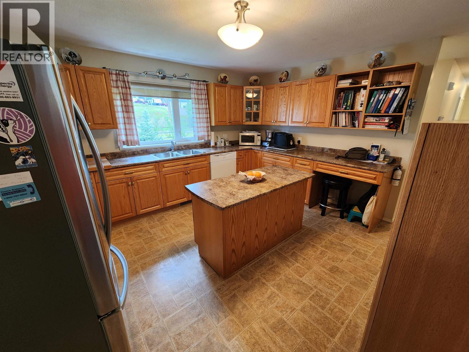 5207 Kallum Drive, 108 Mile Ranch, British Columbia  V0K 2Z0 - Photo 12 - R3093791