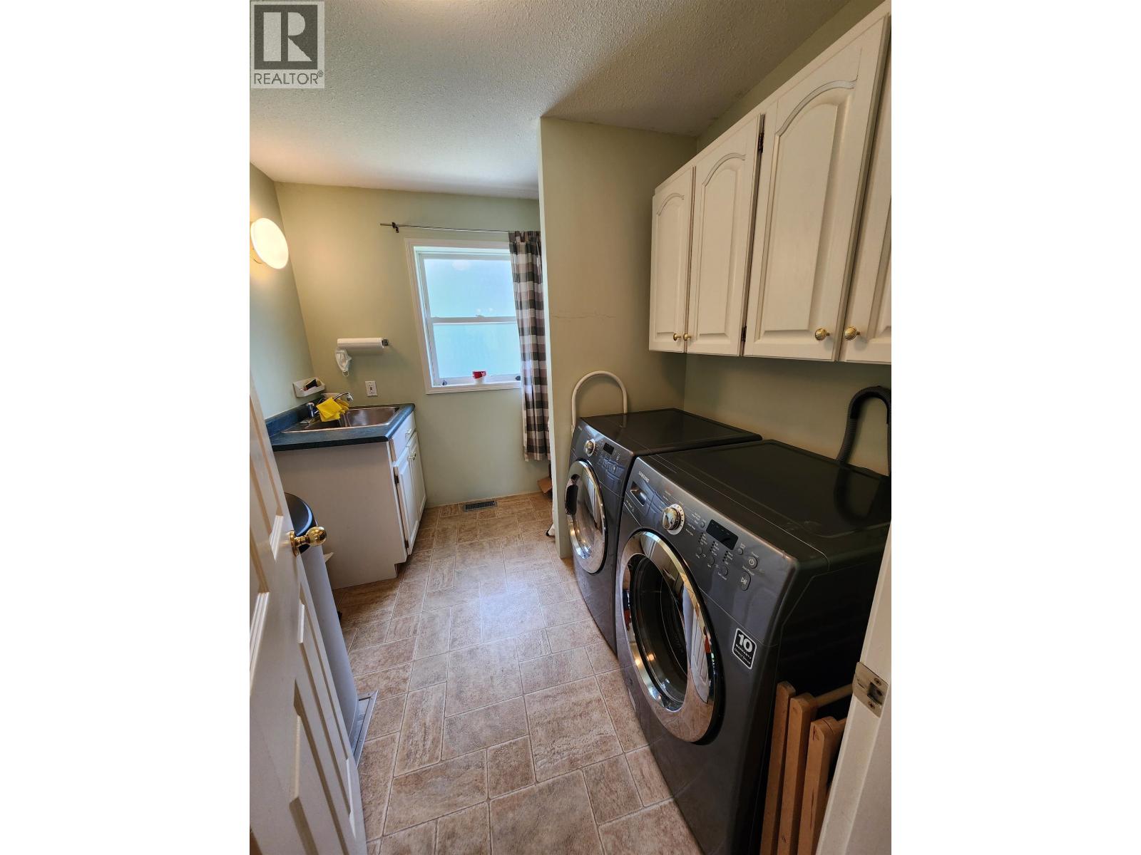 5207 Kallum Drive, 108 Mile Ranch, British Columbia  V0K 2Z0 - Photo 14 - R3093791