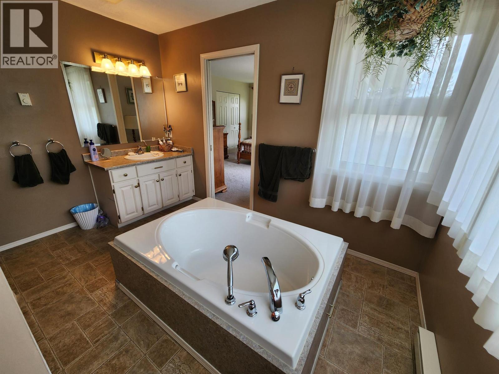 5207 Kallum Drive, 108 Mile Ranch, British Columbia  V0K 2Z0 - Photo 20 - R3093791