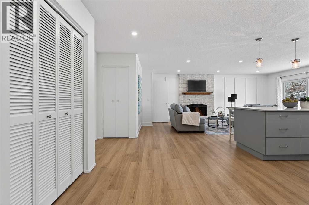 60 Sunmount Close Se, Calgary, Alberta  T2X 1V6 - Photo 3 - A2287255