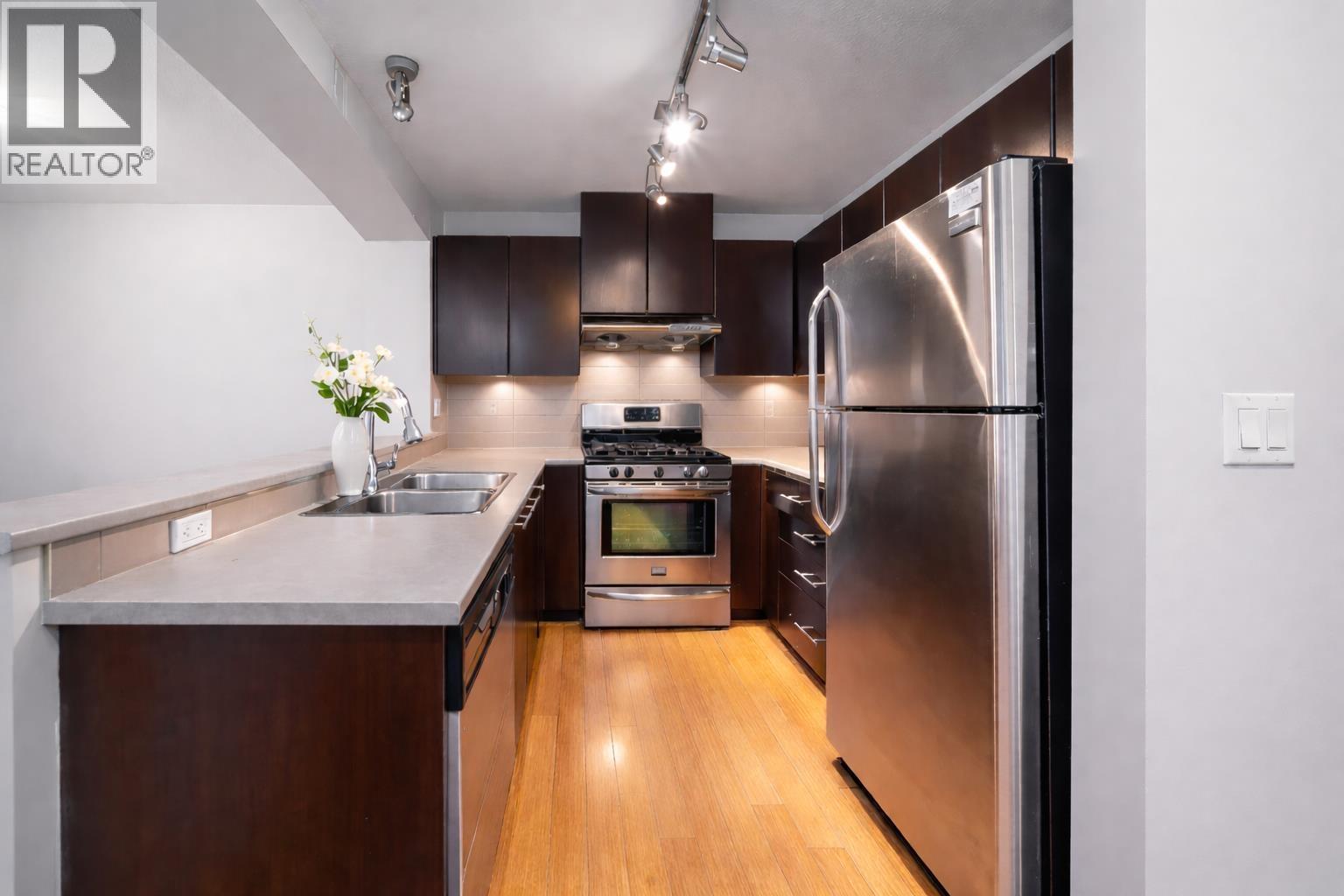 312 9329 University, Burnaby, British Columbia  V5A 4Y4 - Photo 9 - R3094104