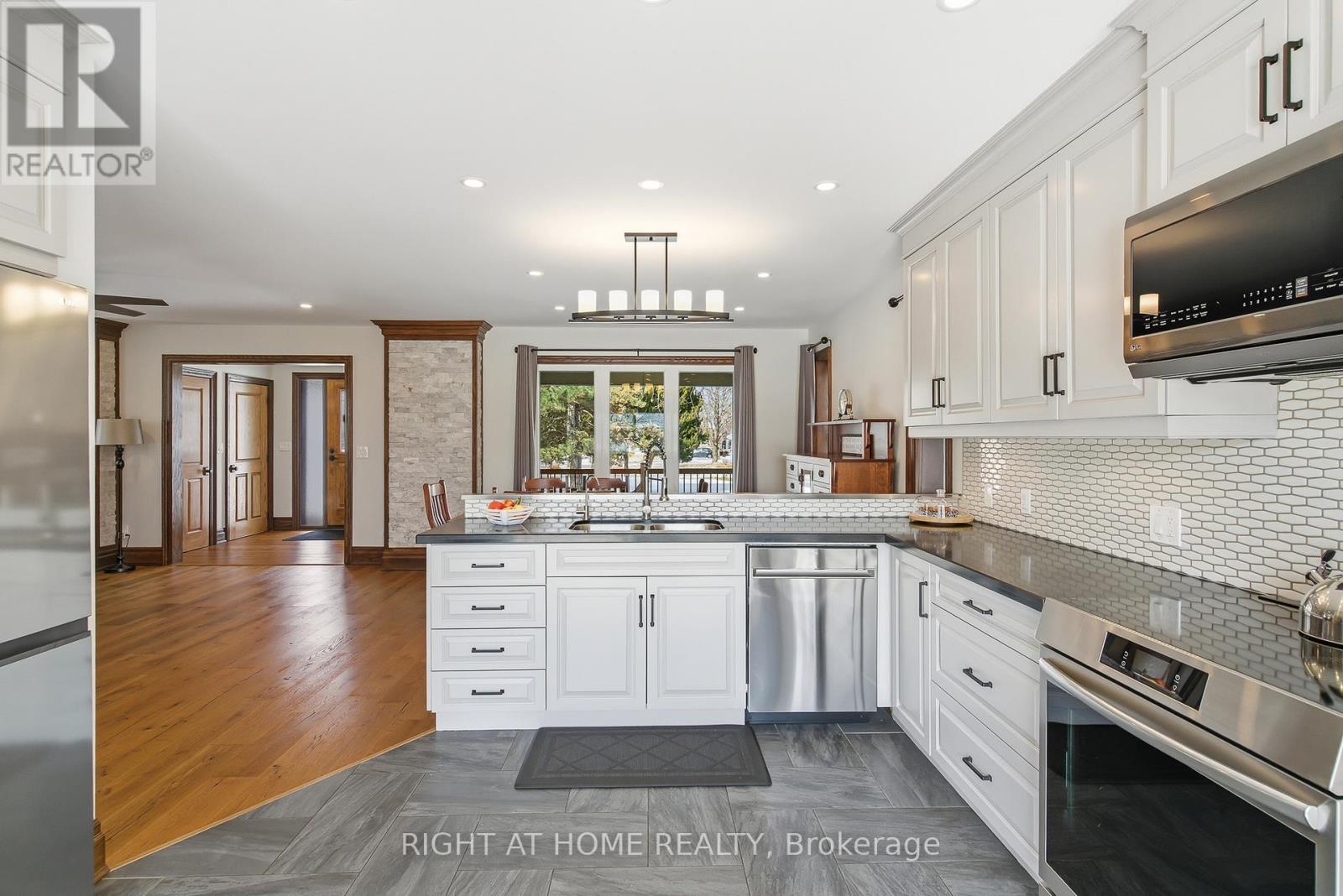 43 Scott Street, Niagara-On-The-Lake, Ontario  L0S 1J0 - Photo 18 - X12827608