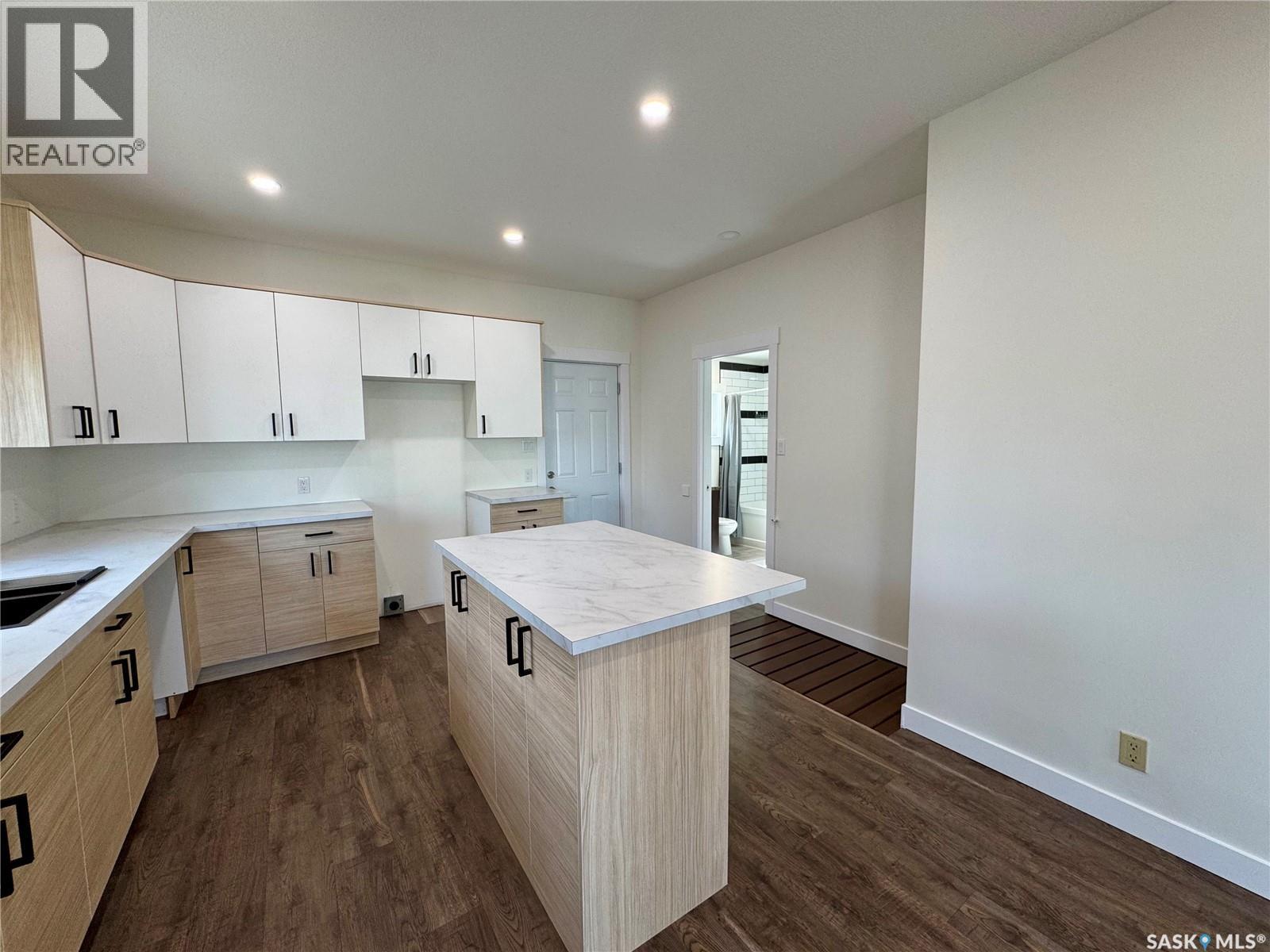 211 9th Street E, Prince Albert, Saskatchewan  S6V 0X7 - Photo 5 - SK029320