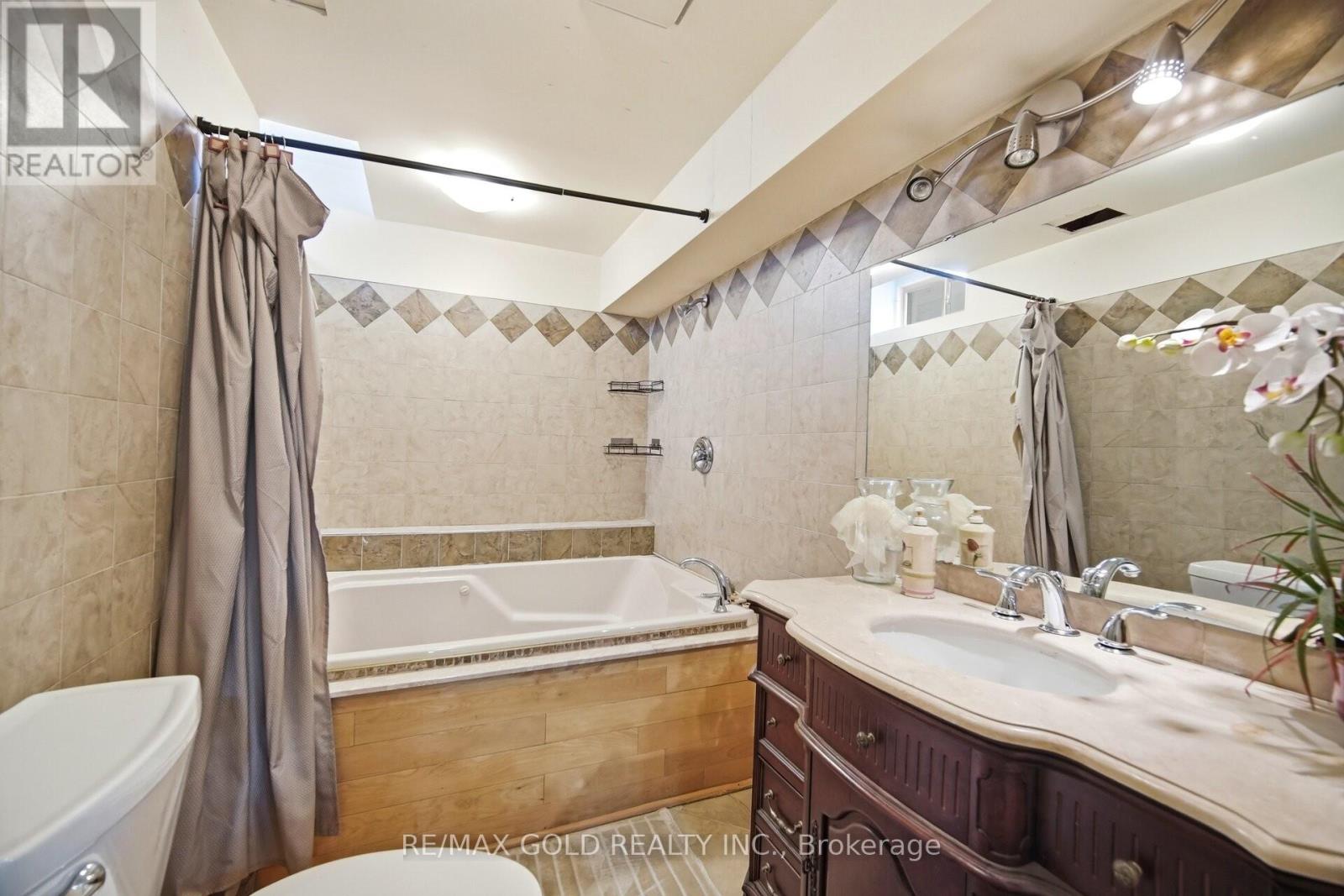 3 Valleycreek Drive, Brampton, Ontario  L6P 2C2 - Photo 29 - W12827580