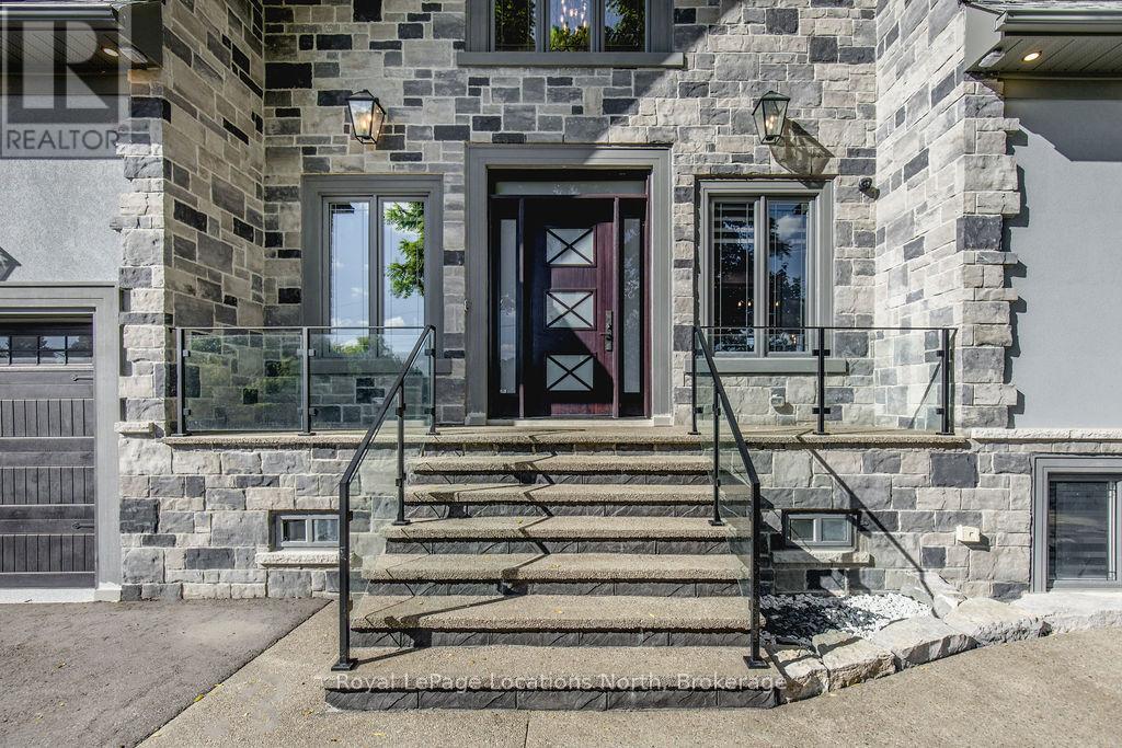 22 East John Street, Innisfil, Ontario  L0L 1L0 - Photo 3 - N12827798