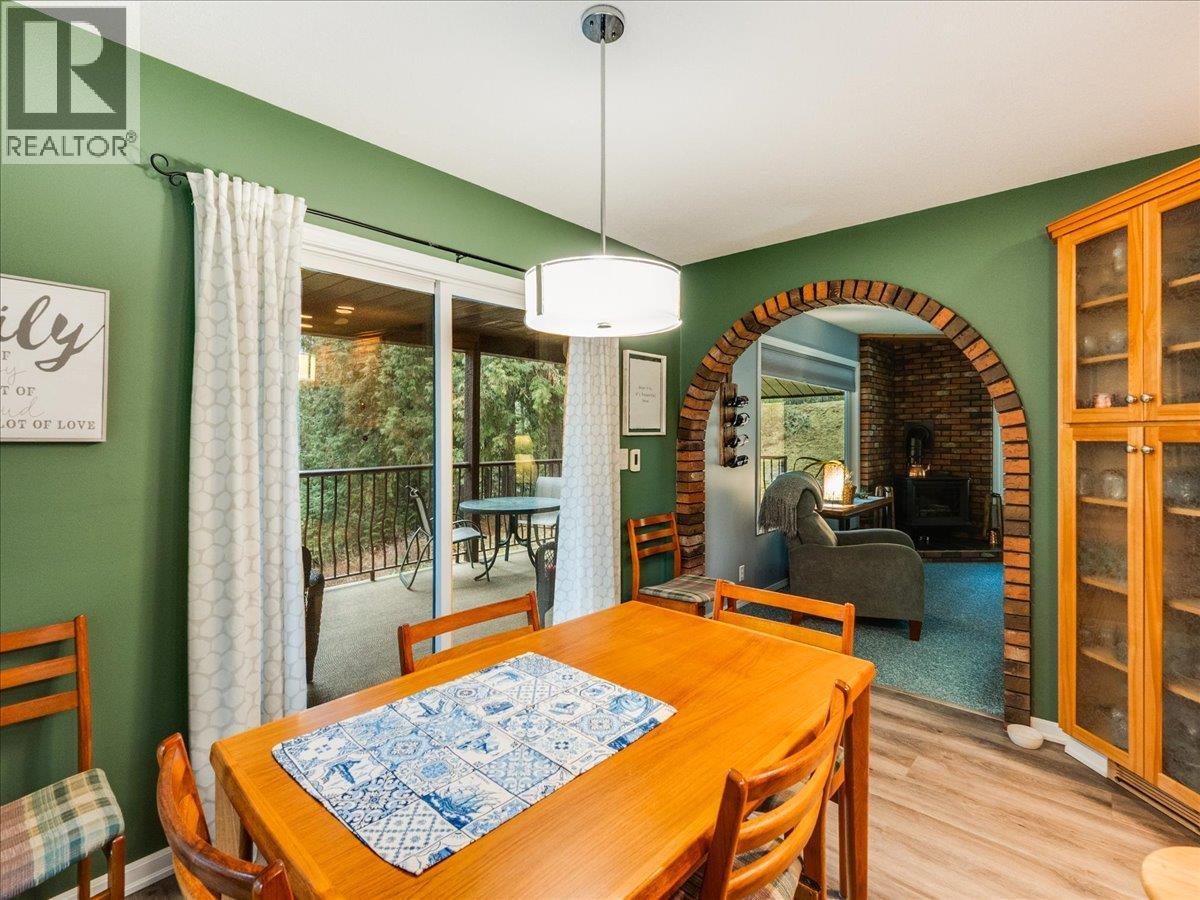 2162 Old Salmo Road, Fruitvale, British Columbia  V0G 1L1 - Photo 17 - 10376108