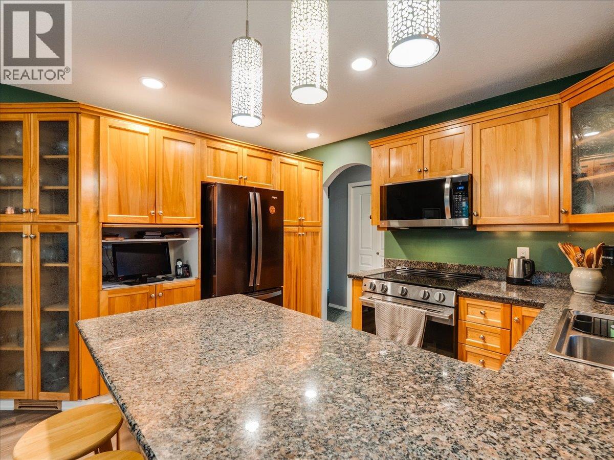 2162 Old Salmo Road, Fruitvale, British Columbia  V0G 1L1 - Photo 9 - 10376108